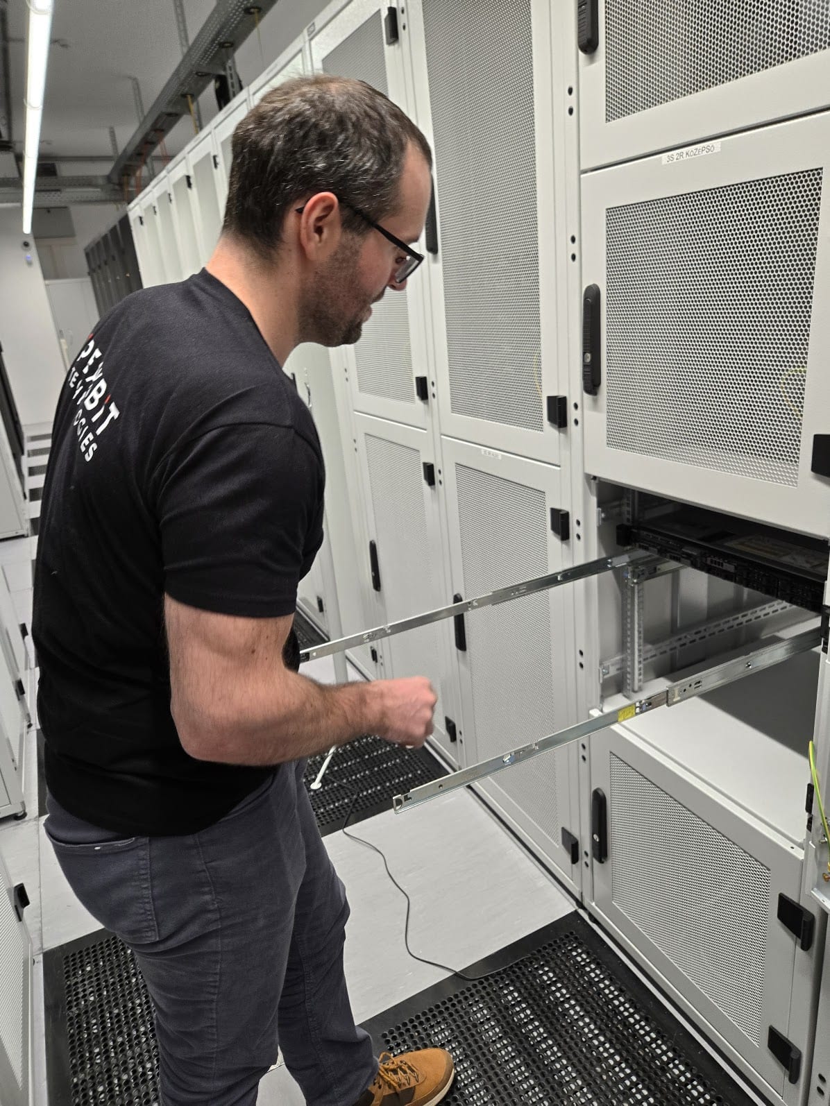 A PeakBit engineer installing a server into the rack at the DC10-III datacenter